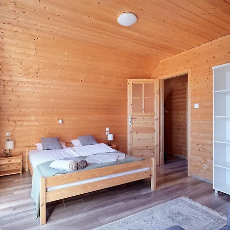 Деревянный коттедж Happy Z Sauna *